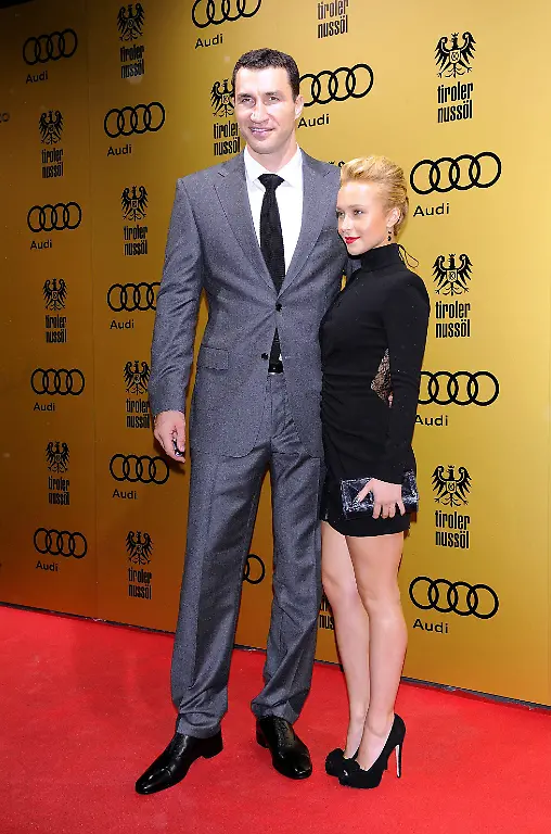Wladimir-Klitschko-and-Hayden-Panettiere-attend-the-United-People-Charity-Night-benefiting-Power-Child-e-V-on-September-24-2010-in-Munich-Germany-Hayden-Panettiere-has-died-at-the-age-of-36-Wladimir-Klitschko-and-Hayden-Panettiere-attended-the-United-People-Charity-Night-to-benefit-Power-Child-e-V-on-September-24-2010-in-Munich-Germany-Hayden-Panettiere-has-died-at-the-age-of-36