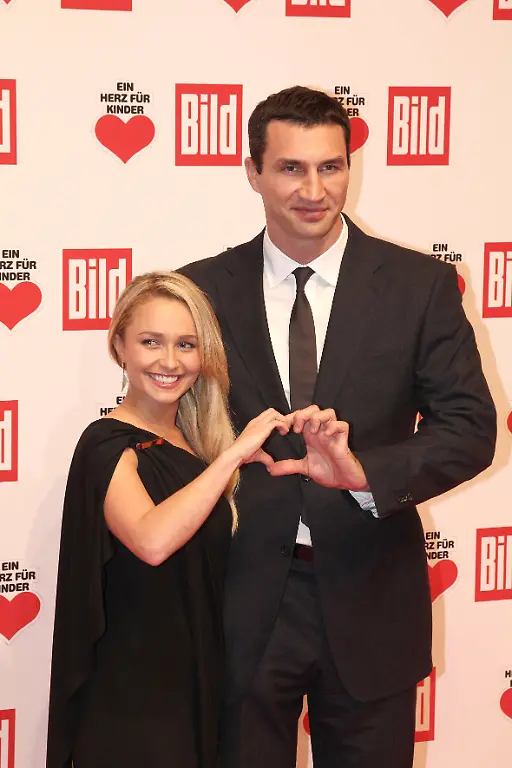 Hayden-Panettiere-and-Wladimir-Klitschko-attend-the-Ein-Herz-fuer-Kinder-gala-on-December-7-2013-in-Berlin-Germany-Hayden-Panettiere-has-died-at-the-age-of-36-Hayden-Panettiere-and-Wladimir-Klitschko-attend-the-Ein-Herz-fuer-Kinder-gala-on-December-7-2013-in-Berlin-Germany-Hayden-Panettiere-has-died-at-the-age-of-36