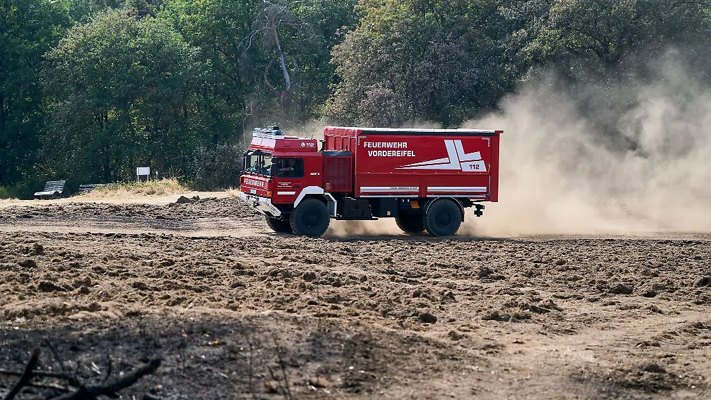 Nach-dem-Wald-und-Wiesenbrand-in-Langscheid-laufen-noch-letzte-Kontrollmassnahmen