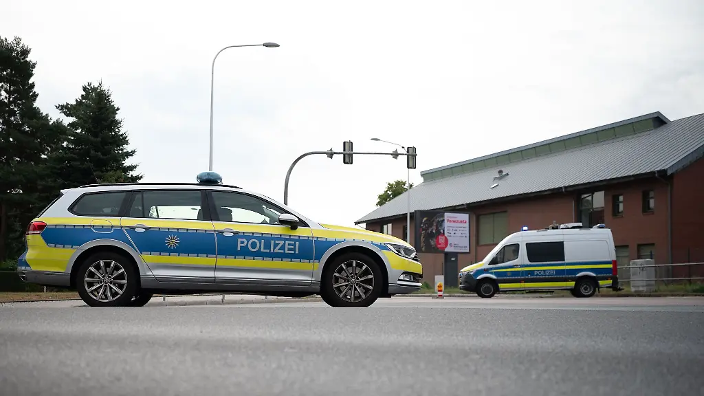 Die-Polizei-hat-den-Sperrkreis-abgesperrt