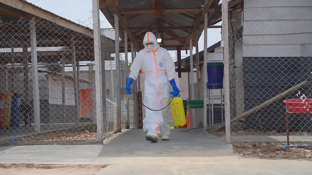 Mehr-als-2300-Menschen-sind-bislang-an-der-Virus-Erkrankung-gestorben
