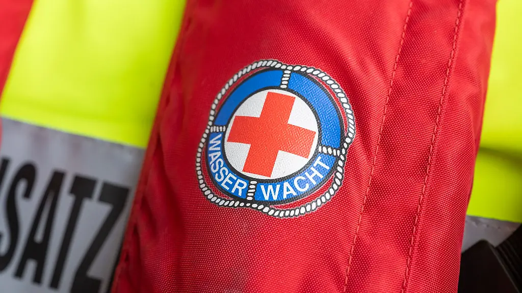 Die-Wasserwacht-brachte-den-Jugendlichen-zunaechst-an-Land-doch-er-starb-anschliessend-im-Krankenhaus