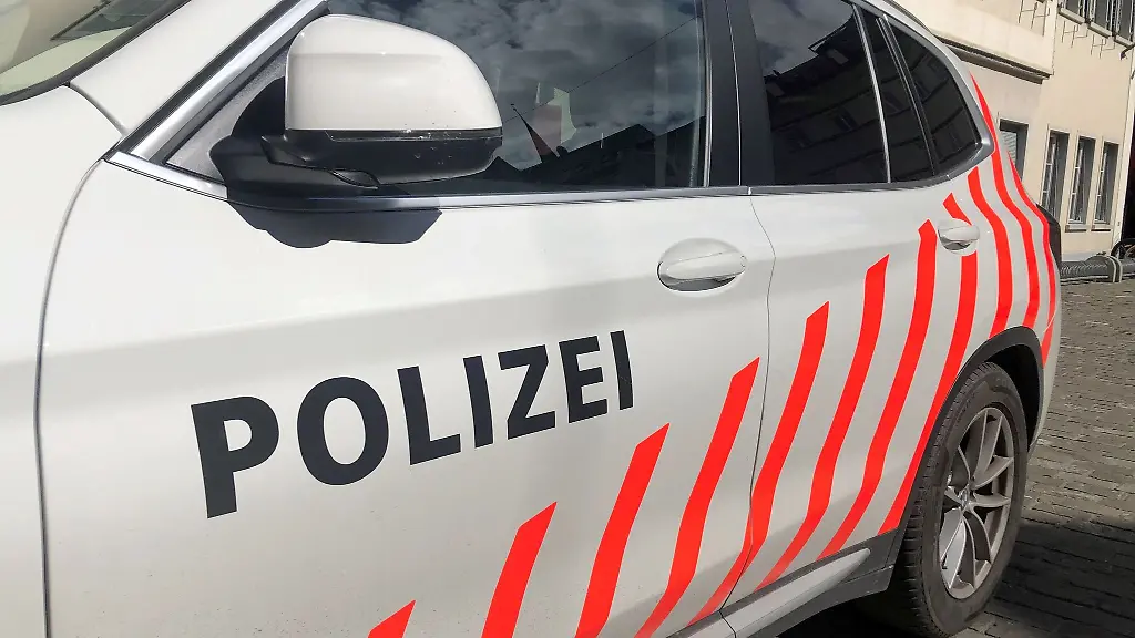 Schweizer-Polizisten-haben-den-Mann-festgenommen