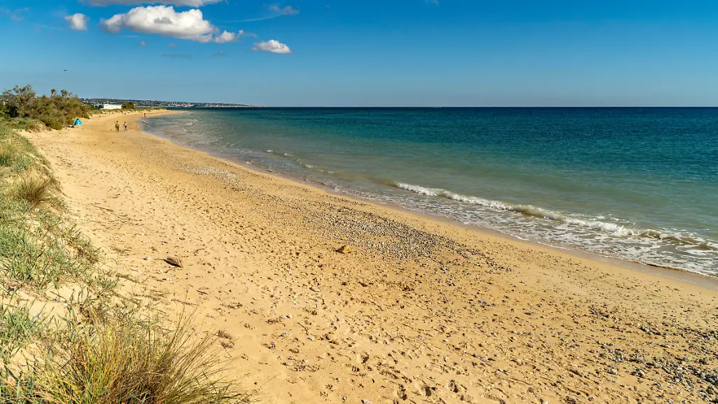 Der-Strand-Torre-Pali-in-Salve-Apulien-Italien-Europa-Torre-Pali-beaich-in-Salve-Apulia-Italy-Europe