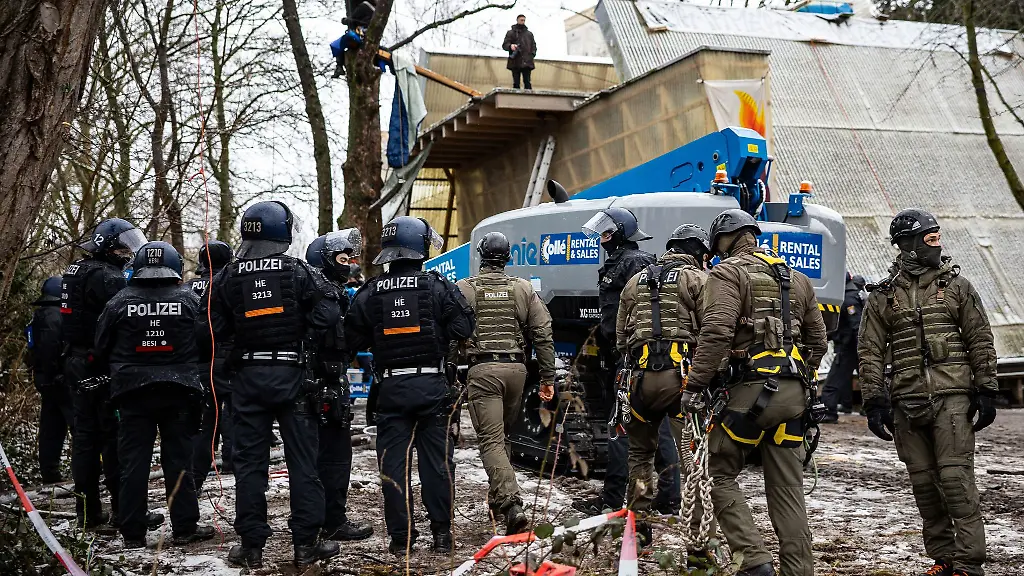 Im-Februar-2026-gipfelten-die-Proteste-gegen-das-geplante-Besucherzentrum-der-Mathildenhoehe-in-einem-Polizeieinsatz
