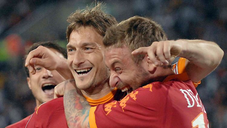 Jubeln bald für einen US-Amerikaner: Francesco Totti, Mitte, und Daniele de Rossi.