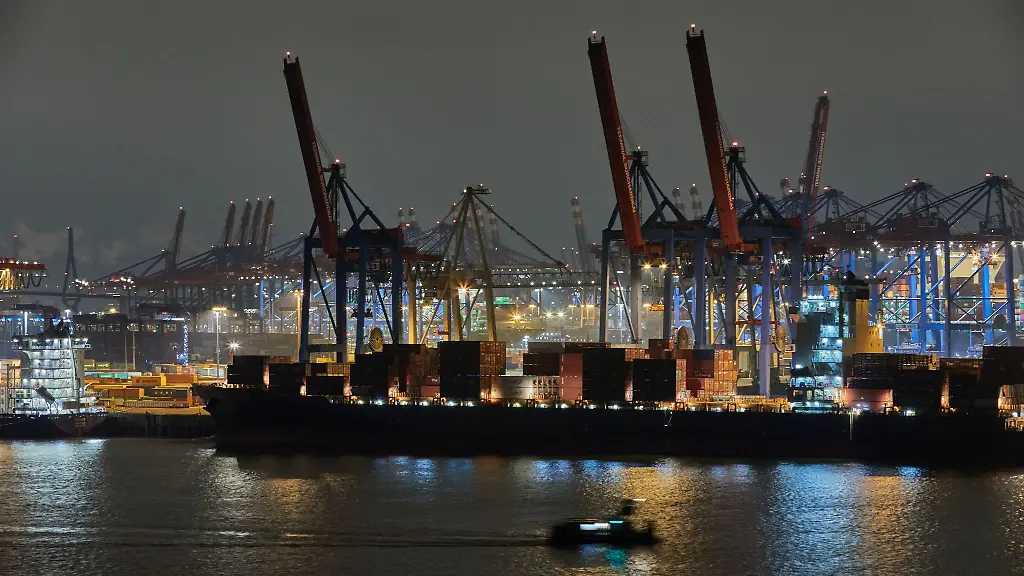 Im-Hamburger-Hafen-wird-ueblicherweise-auch-nachts-gearbeitet