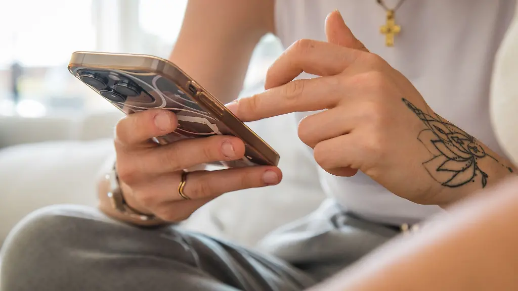 So-leise-sind-Silent-Calls-gar-nicht-Wer-von-Call-Center-Praktiken-belaestigt-wird-kann-technische-Barrieren-errichten-und-sich-bei-der-Bundesnetzagentur-beschweren