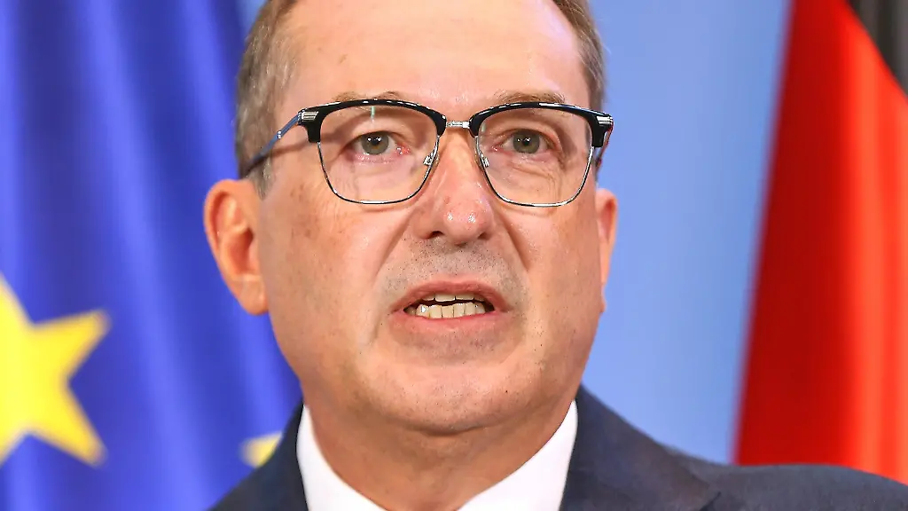 Berlin-Deutschland-Bundeskanzleramt-Pressekonferenz-zur-Reform-des-Rechts-der-Nachrichtendienste-Bundesminister-des-Innern-Alexander-Dobrindt-CSU