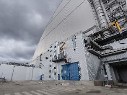 "Bedarf gemeinsamer Anstrengung": Schneider sichert Ukraine Hilfe bei Reparatur der Tschernobyl-Hülle zu
