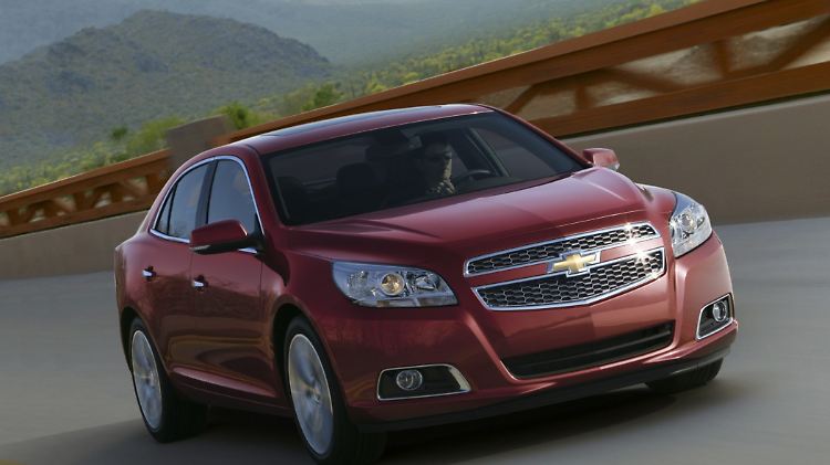 Auch der Malibu trägt den typisch zweigeteilten Kühlergrill von Chevrolet.