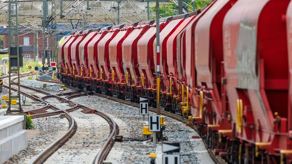 Ein-Gueterzugwaggon-ist-im-Rangierbahnhof-Mannheim-entgleist-die-Umstaende-sind-noch-unklar