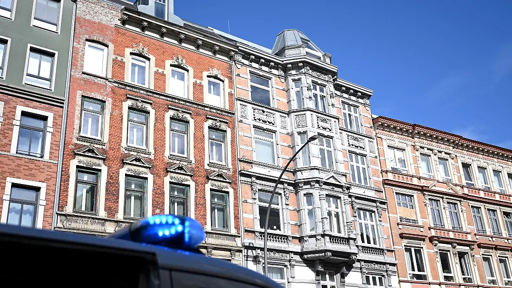 Die-Mietervereine-fordern-den-erneuten-Aufbau-nach-Abriss-des-einsturzgefaehrdeten-Hauses-in-der-Holstenstrasse