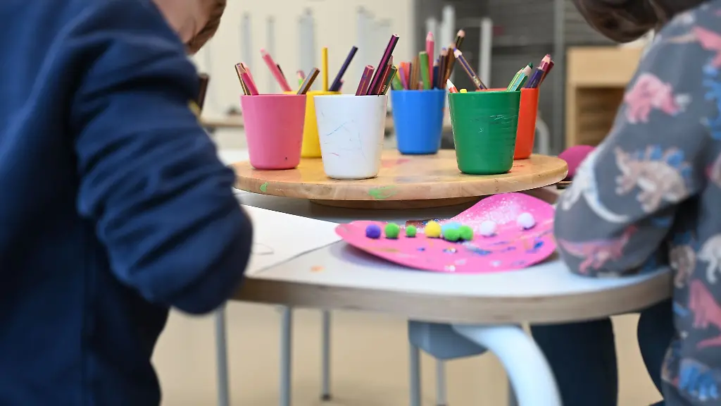 Im-Nordosten-wurden-zum-Stichtag-1-Maerz-2026-rund-110-600-Kinder-in-Kita-und-Kindertagespflege-betreut-und-es-werden-wohl-weniger