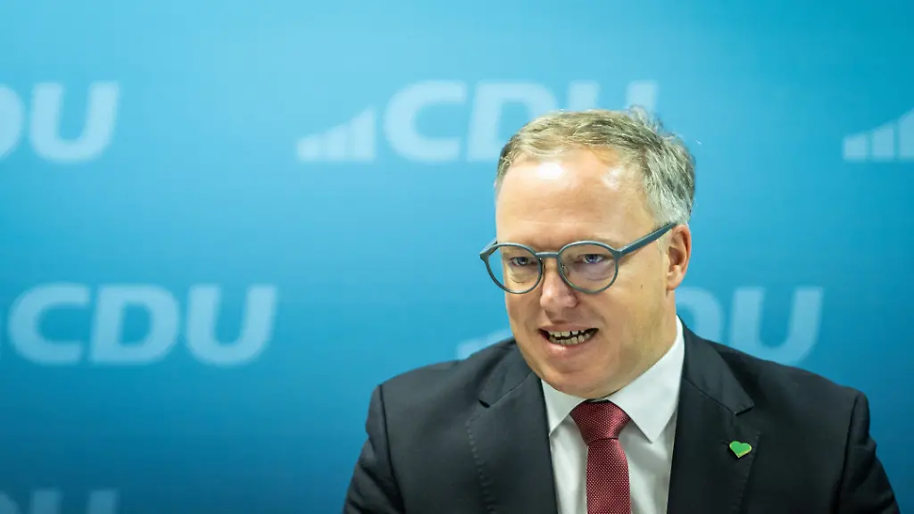 Mario-Voigt-Ministerpraesident-Thueringen-gibt-in-der-CDU-Landesgeschaeftsstelle-eine-Pressekonferenz