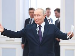 Spenden für klammen Haushalt: Oligarchen sollen Putins Kriegskasse mit Milliarden gefüllt haben