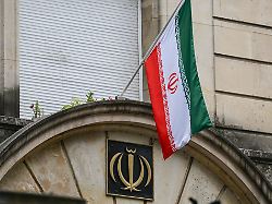 Des Landes verwiesen: Frankreich erklärt iranische Diplomaten zu "unerwünschten Personen"