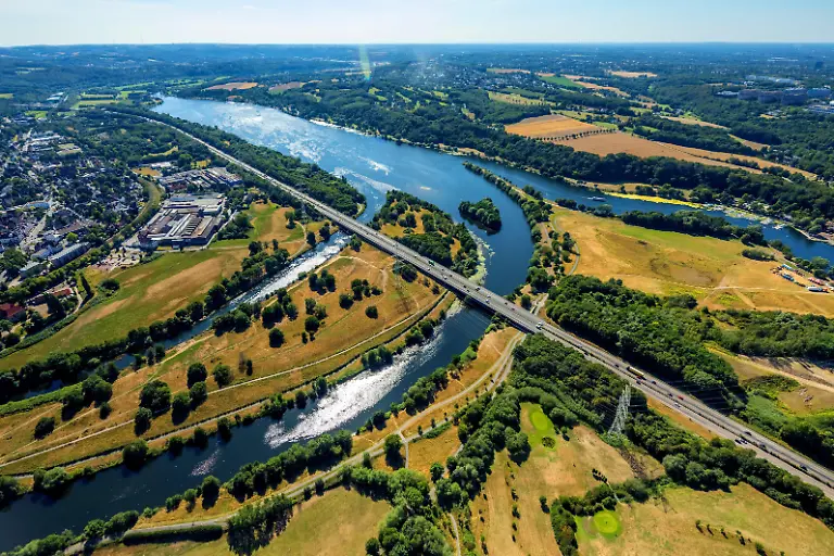 Muendung-der-Ruhr-in-den-Kemnader-See-mit-Autobahn-A43-und-Muehlengraben-Insel-und-Stadtteil-Herbede-22-07-2019-Luftbild-Deutschland-Nordrhein-Westfalen-Ruhrgebiet-Bochum-Ruhr-river-motorway-A43-and-lake-Kemnade-isle-and-district-Herbede-22-07