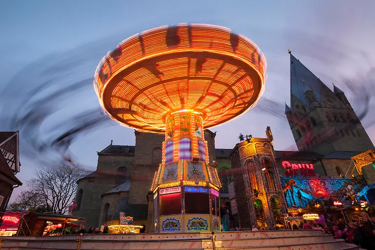 Kettenkarussell-Allerheiligenkirmes-Soest-Sauerland-Nordrhein-Westfalen-Deutschland-Europa