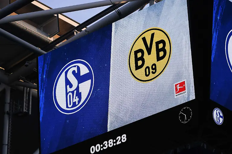 Fussball-1-Bundesliga-24-Spieltag-FC-Schalke-04-Borussia-Dortmund-am-11-03-2023-in-der-Veltins-Arena-in-Gelsenkirchen-Anzeigetafel-Videowand-DFL-regulations-prohibit-any-use-of-photographs-as-image-sequences-and-or-quasi-video
