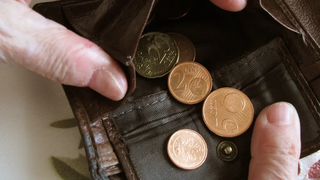 Als-armutsgefaehrdet-gilt-wer-weniger-als-60-Prozent-des-mittleren-Nettoeinkommens-hat