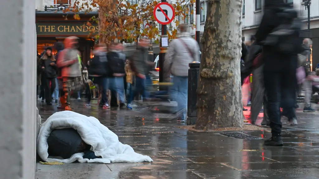 LONDON-UNITED-KINGDOM-DECEMBER-6-People-living-on-the-streets-in-London-continue-to-struggle-under-harsh-conditions-as-homelessness-remains-a-growing-issue-across-the-city-in-United-Kingdom-on-December-6-2025