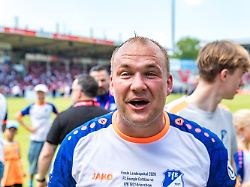 Fussball Maenner Finale Im Landespokal Brandenburg Energie Cottbus VfB Krieschow LEAG Energie Stadion Andy Hebler Vom VfB Krieschow Freut Sich Nach Dem Gewinn Des Brandenburgischen Landespokalfinales