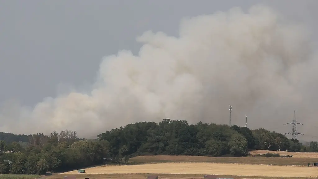 Am-Freitag-brach-das-Feuer-bei-Illingen-im-Saarland-aus-und-war-kilometerweit-zu-sehen