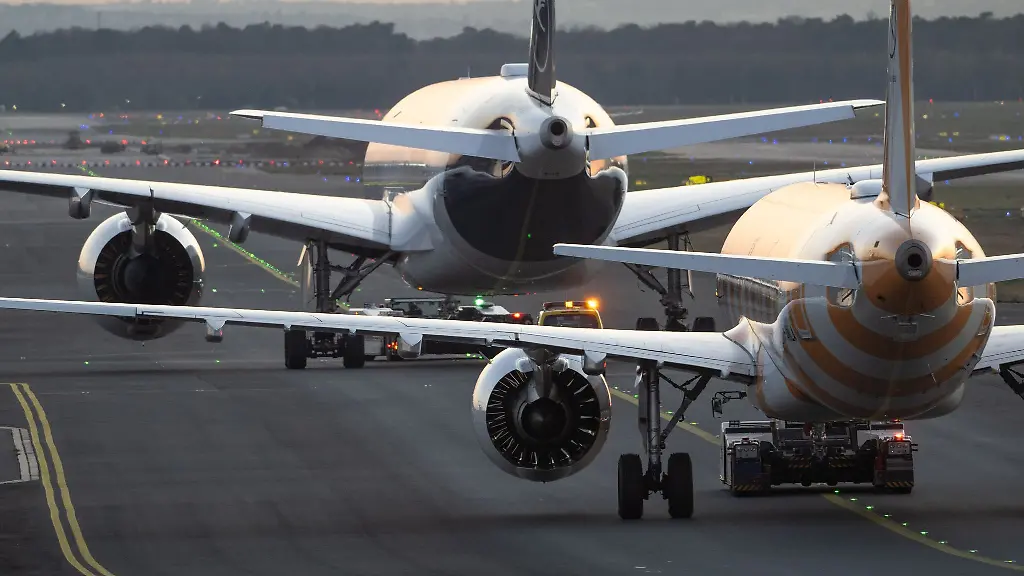 Moderne-Jets-kommen-mit-weniger-Kerosin-aus-als-ihre-Vorgaenger