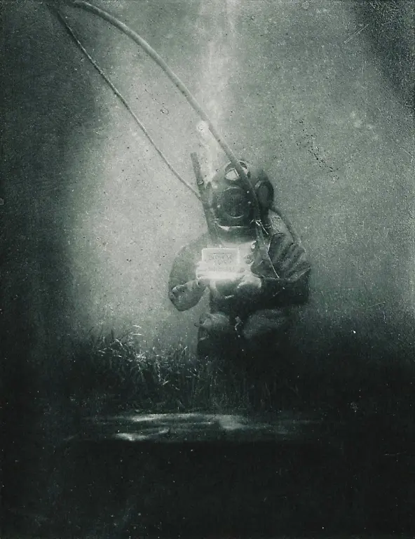Underwater_diver._Boutan._1898