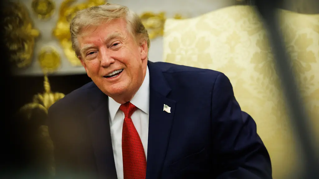 United-States-President-Donald-J-Trump-answers-questions-from-reporters-after-meeting-with-Lifeguard-Ryder-Williams-in-the-Oval-Office-of-the-White-House-in-Washington-DC-on-August-17-2026-Ryder-Williams-a-16-year-old-lifeguard-saved-the-life-of-10-year-old-Nathaniel-Rai-at-Seabright-Beach-in-Santa-Cruz-California-on-July-25