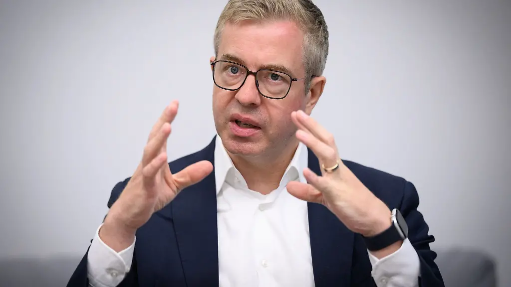 Stefan-Evers-CDU-Berliner-Senator-fuer-Finanzen-und-Spitzenkandidat-der-CDU-fuer-die-Wahl-des-Berliner-Abgeordnetenhauses