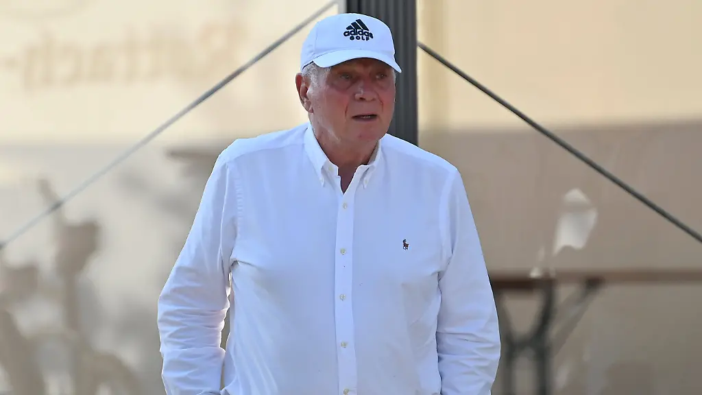 Uli-HOENESS-Hoeness-Ehrenpraesident-Bayern-Muenchen-Einzelbild-angeschnittenes-Einzelmotiv-Halbfigur-halbe-Figur-Testspiel-FC-Rottach-Egern-FC-Bayern-Muenchen-Trainingslager-in-Rottach-Egern-am-30-07-2026-Fussball-1-Bundesliga-Saison-2026-2027