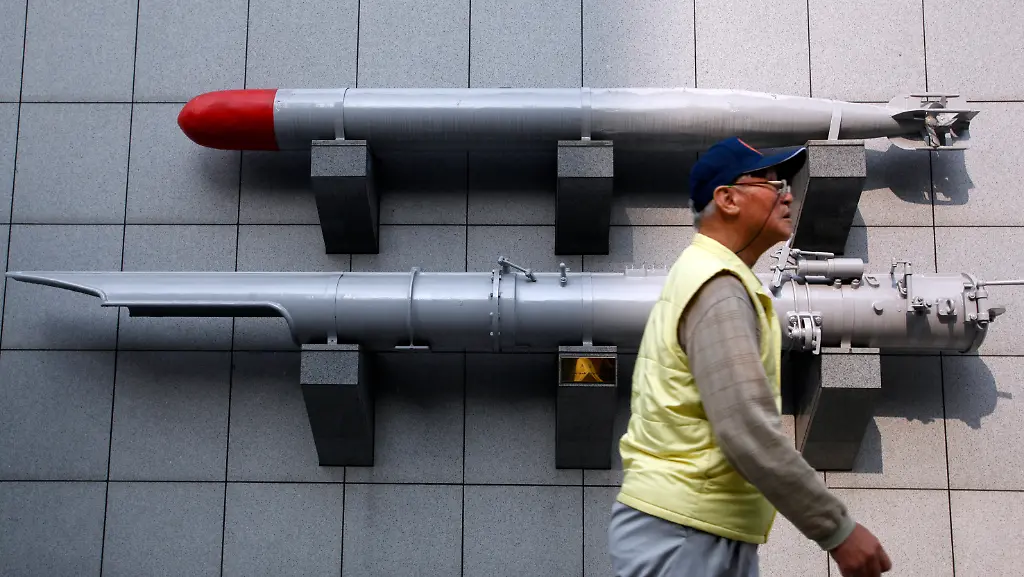 2009-12-10T120000Z-395054941-GM1E5CA1AXU01-RTRMADP-3-TAIWAN-USA-ARMS