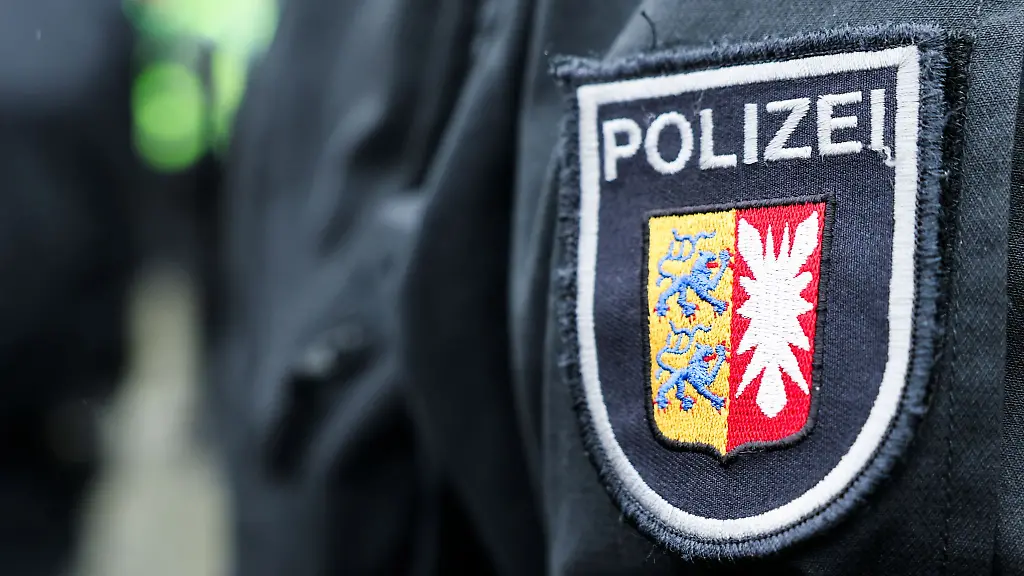 Nach-einem-abgebrochenen-Notruf-hat-die-Polizei-vier-Maenner-in-Geesthacht-festgenommen