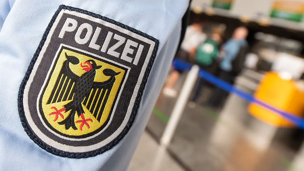 Bundespolizisten-nahmen-einen-Mann-am-Flughafen-fest