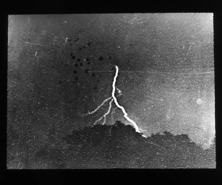 Igoe_3-Jennings-First-Photograph-of-Lightning