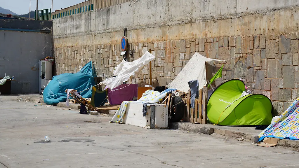 Moroccan-migrants-are-sleeping-in-tents-and-cardboard-boxes-in-Ceuta-on-August-18-2026