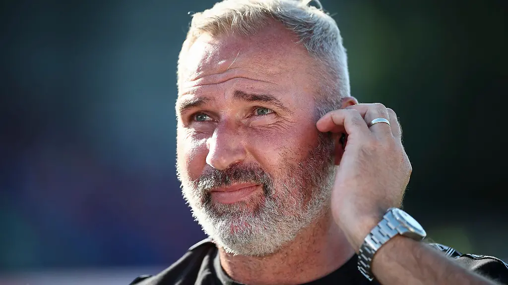 Kiels-Trainer-Tim-Walter-darf-sich-ueber-einen-neuen-Linksaussen-freuen