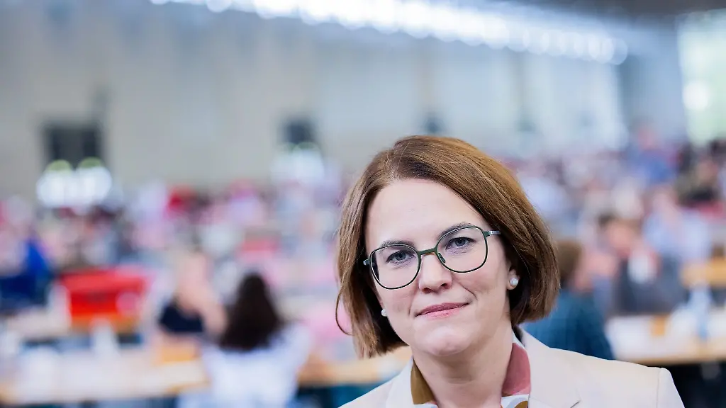 Die-Koelner-Stadtdirektorin-Doerte-Diemert-hat-sich-zu-Vorwuerfen-gegen-die-Koelner-Auslaenderbehoerde-positioniert