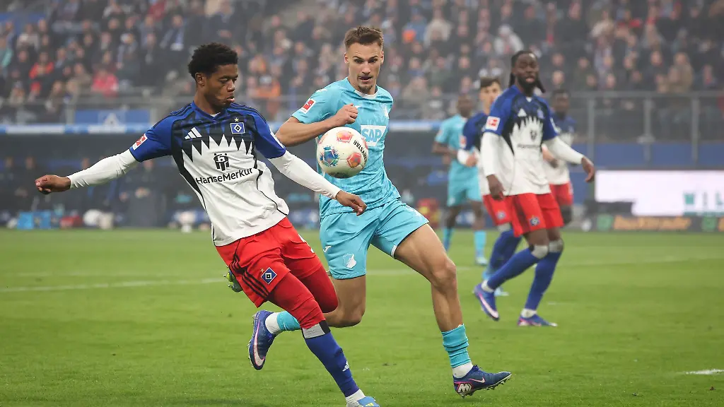 Warmed-Omari-l-vom-Hamburger-SV-fehlt-dem-Club-zum-Pflichtspielauftakt
