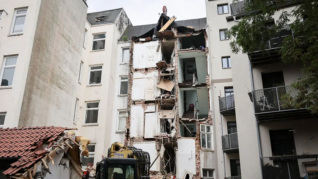 Das-Haus-wurde-zum-Teil-abgerissen