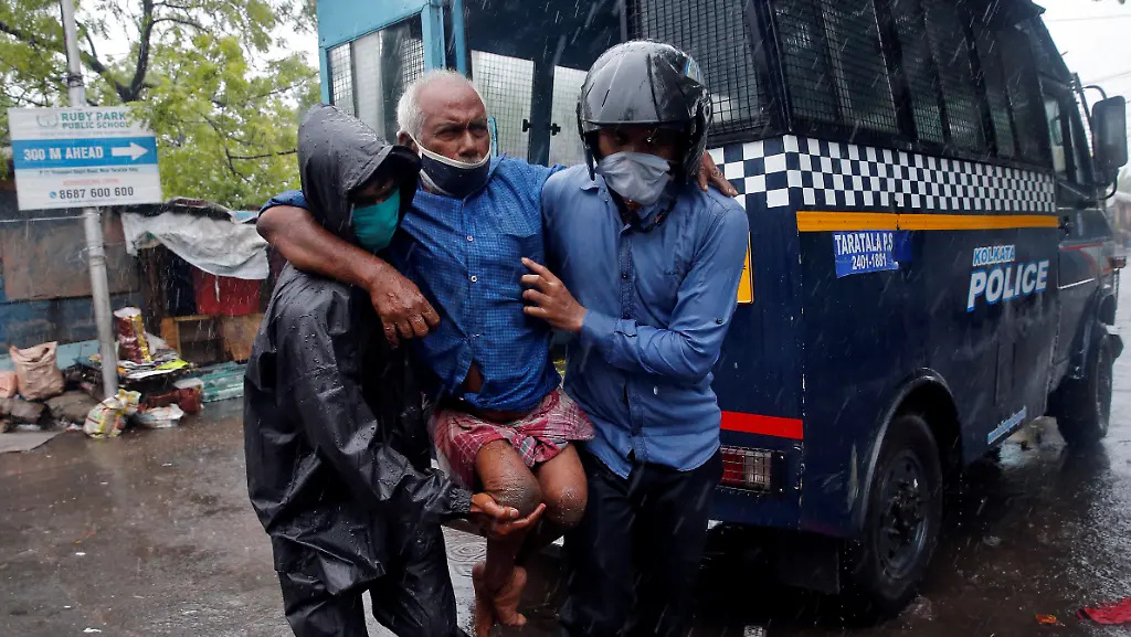 2020-05-20T101341Z-1219898495-RC2ASG9QFXZ9-RTRMADP-3-ASIA-STORM-INDIA