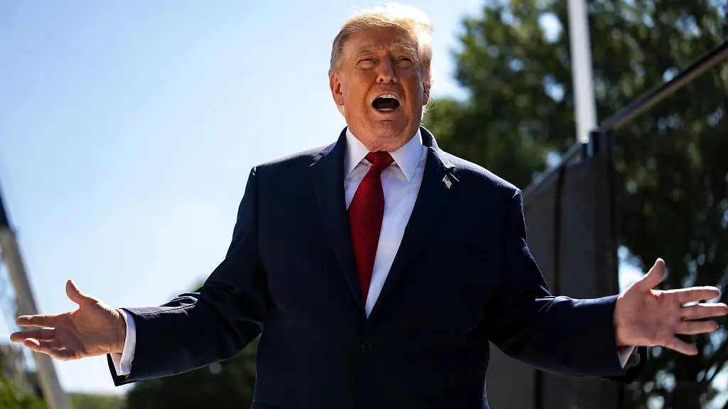 WASHINGTON-DC-AUGUST-19-US-President-Donald-Trump-speaks-to-members-of-the-media-while-touring-the-White-House-helipad-construction-on-the-South-Lawn-of-the-White-House-in-Washington-DC-US-on-Wednesday-Aug-19-2026