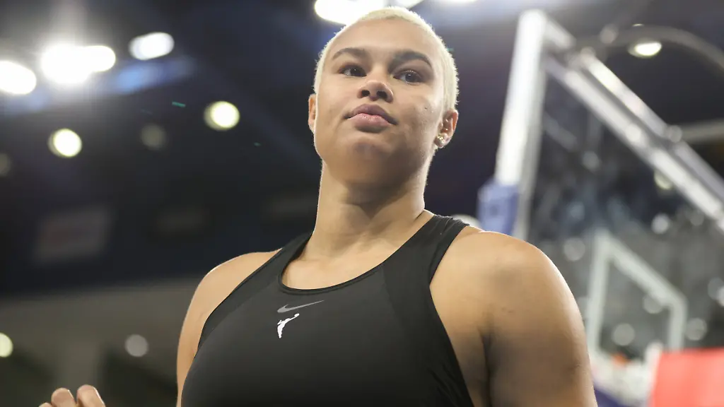 CHICAGO-USA-June-7-Satou-Sabally-0-New-York-Liberty-is-seen-before-the-WNBA-Basketball-Damen-USA-Commissioners-Cup-game-between-the-Chicago-Sky-and-New-York-Liberty-at-Wintrust-Arena-on-Wednesday-June-17-in-Chicago-USA-PUBLICATIONxNOTxINxBRAxMEX-Copyright-xShainaxBenhiyoun-SPPx-Sportspressphoto-SPR169248