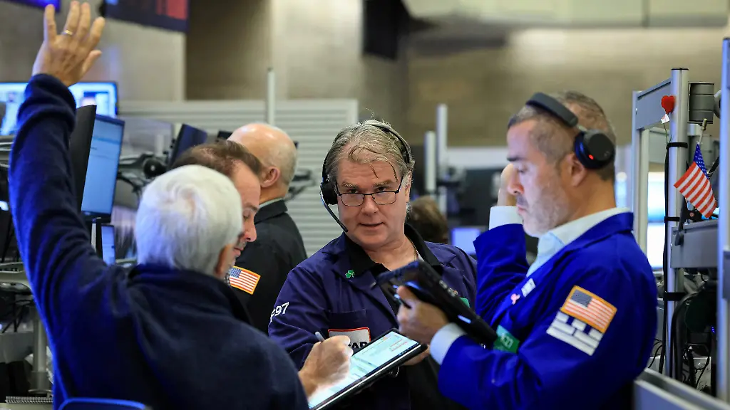 Futures-options-traders-work-on-the-floor-at-the-New-York-Stock-Exchange-s-NYSE-American-AMEX-in-New-York-City-U-S-August-17-2026