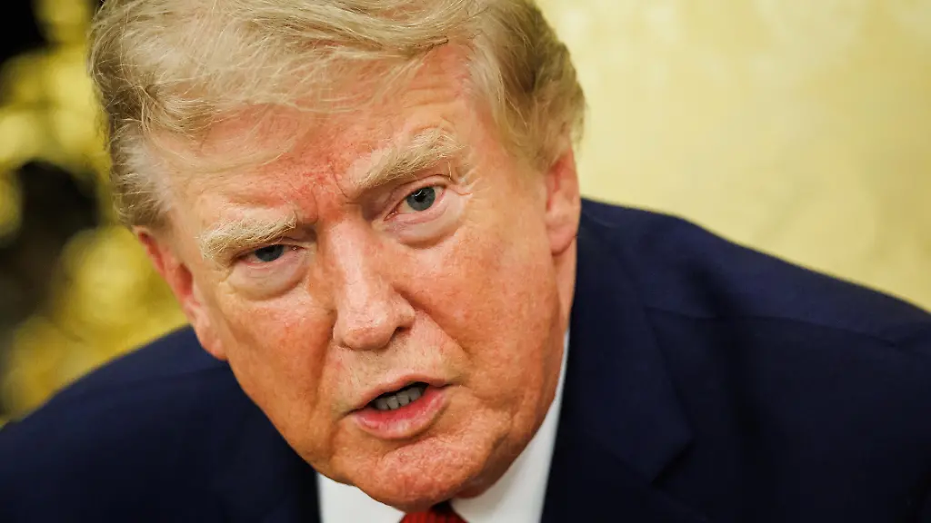 President-Donald-Trump-answers-questions-from-reporters-after-meeting-with-Lifeguard-Ryder-Williams-in-the-Oval-Office-of-the-White-House-in-Washington-DC-on-August-17-2026-Ryder-Williams-a-16-year-old-lifeguard-saved-the-life-of-10-year-old-Nathaniel-Rai-at-Seabright-Beach-in-Santa-Cruz-California-on-July-25