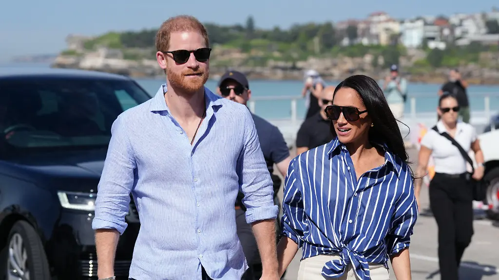 Prince-Harry-and-Meghan-the-Duke-and-Duchess-of-Sussex-arrive-to-meet-volunteer-first-responders-from-Bondi-Surf-Bathers-Life-Saving-Club-during-a-visit-to-Bondi-Beach-Australia-Friday-April-17-2026