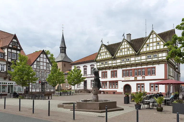 Rathaus-der-Stadt-Blomberg-von-1587-Marktplatz-Blomberg-Ostwestfalen-Lippe-Nordrhein-Westfalen-Deutschland