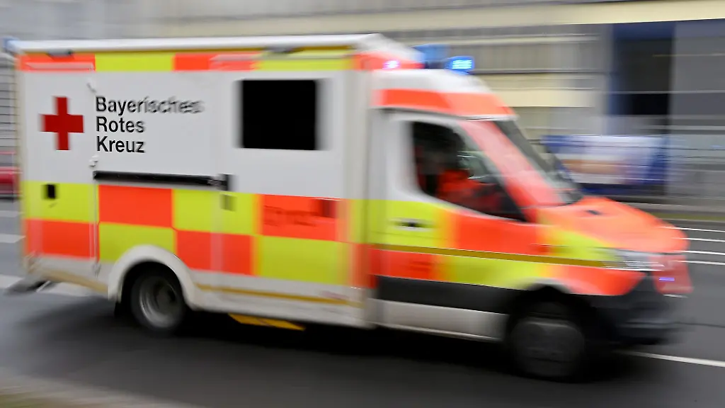 In-Weibersbrunn-waren-zahlreiche-Rettungskraefte-im-Einsatz